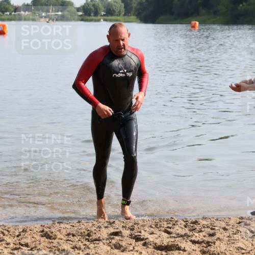 15.06.2025 - 27. Vierlanden-Triathlon Lena Gebhardt http://msf.ph/oto/8048040 15.06.2025 08:58:14 Schwimmen 151, 157, 232 meine-sportfotos.de