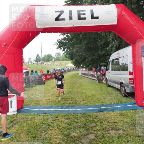 21.06.2025 - 27. Vierlanden-Triathlon MichiJ http://msf.ph/oto/8048045 15.06.2026 14:17:19 Ziel 1218, 1269 meine-sportfotos.de