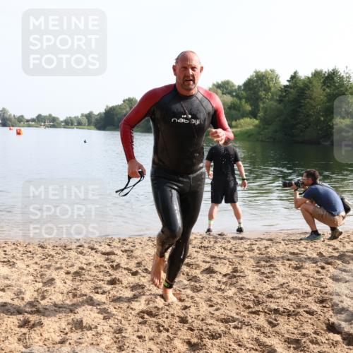 15.06.2025 - 27. Vierlanden-Triathlon Lena Gebhardt http://msf.ph/oto/8048050 15.06.2025 08:58:16 Schwimmen 151, 232 meine-sportfotos.de