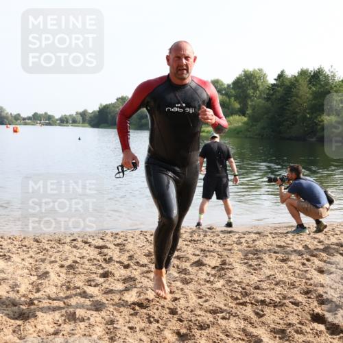 15.06.2025 - 27. Vierlanden-Triathlon Lena Gebhardt http://msf.ph/oto/8048052 15.06.2025 08:58:16 Schwimmen 151, 232 meine-sportfotos.de