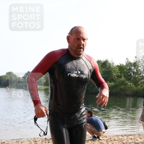15.06.2025 - 27. Vierlanden-Triathlon Lena Gebhardt http://msf.ph/oto/8048053 15.06.2025 08:58:17 Schwimmen 151, 232 meine-sportfotos.de