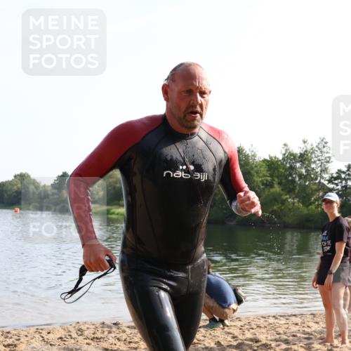 15.06.2025 - 27. Vierlanden-Triathlon Lena Gebhardt http://msf.ph/oto/8048055 15.06.2025 08:58:17 Schwimmen 151, 232 meine-sportfotos.de