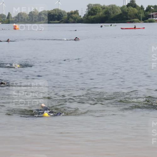 15.06.2025 - 27. Vierlanden-Triathlon Lena Gebhardt http://msf.ph/oto/8048057 15.06.2025 08:58:41 Schwimmen 236 meine-sportfotos.de