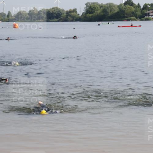15.06.2025 - 27. Vierlanden-Triathlon Lena Gebhardt http://msf.ph/oto/8048059 15.06.2025 08:58:41 Schwimmen 236 meine-sportfotos.de