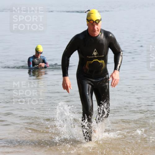 15.06.2025 - 27. Vierlanden-Triathlon Lena Gebhardt http://msf.ph/oto/8048102 15.06.2025 08:58:55 Schwimmen 208, 235, 236 meine-sportfotos.de