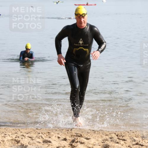 15.06.2025 - 27. Vierlanden-Triathlon Lena Gebhardt http://msf.ph/oto/8048104 15.06.2025 08:58:56 Schwimmen 208, 235, 236 meine-sportfotos.de