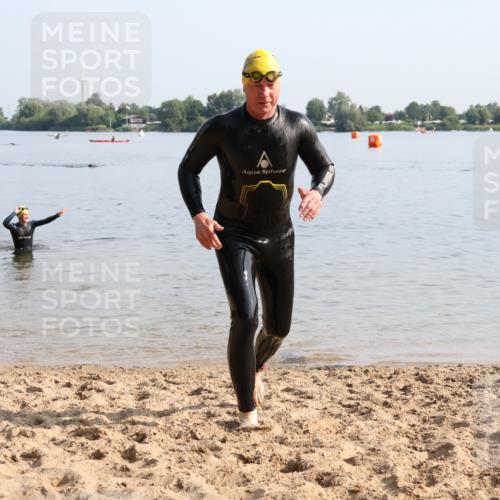 15.06.2025 - 27. Vierlanden-Triathlon Lena Gebhardt http://msf.ph/oto/8048115 15.06.2025 08:58:58 Schwimmen 208, 227, 235, 236 meine-sportfotos.de