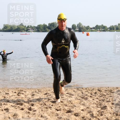 15.06.2025 - 27. Vierlanden-Triathlon Lena Gebhardt http://msf.ph/oto/8048117 15.06.2025 08:58:58 Schwimmen 208, 227, 235, 236 meine-sportfotos.de