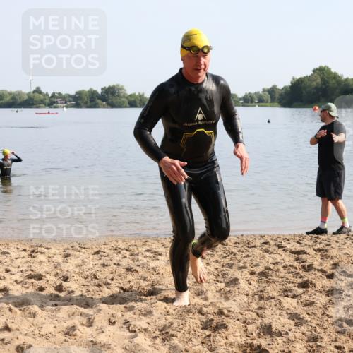 15.06.2025 - 27. Vierlanden-Triathlon Lena Gebhardt http://msf.ph/oto/8048121 15.06.2025 08:58:59 Schwimmen 208, 227, 235, 236 meine-sportfotos.de
