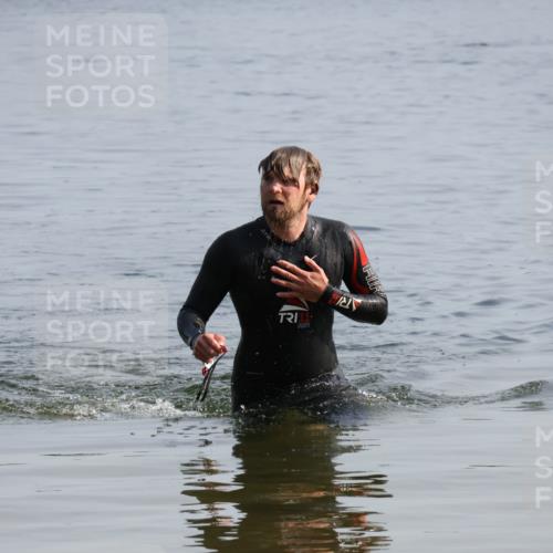 15.06.2025 - 27. Vierlanden-Triathlon Lena Gebhardt http://msf.ph/oto/8048160 15.06.2025 08:59:49 Schwimmen 241 meine-sportfotos.de
