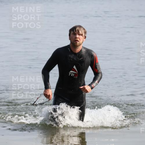 15.06.2025 - 27. Vierlanden-Triathlon Lena Gebhardt http://msf.ph/oto/8048167 15.06.2025 08:59:51 Schwimmen 241 meine-sportfotos.de