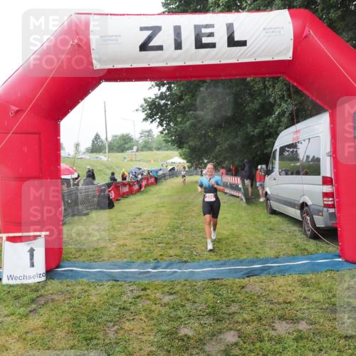 21.06.2025 - 27. Vierlanden-Triathlon MichiJ http://msf.ph/oto/8048181 15.06.2026 14:18:42 Ziel 204 meine-sportfotos.de
