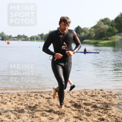 15.06.2025 - 27. Vierlanden-Triathlon Lena Gebhardt http://msf.ph/oto/8048184 15.06.2025 08:59:56 Schwimmen 241 meine-sportfotos.de