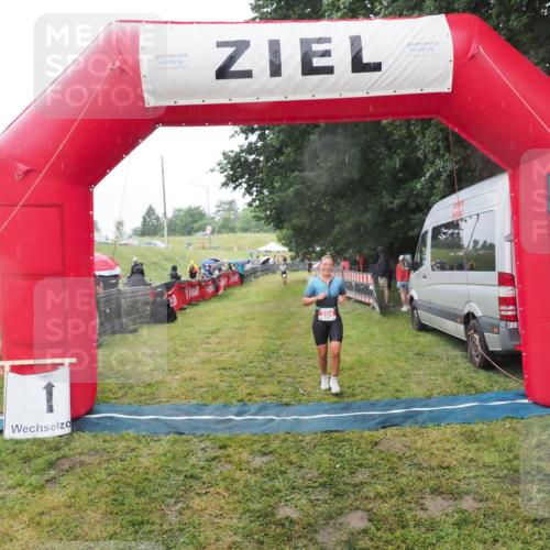 21.06.2025 - 27. Vierlanden-Triathlon MichiJ http://msf.ph/oto/8048185 15.06.2026 14:18:42 Ziel 204 meine-sportfotos.de