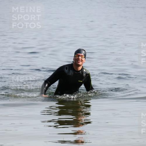15.06.2025 - 27. Vierlanden-Triathlon Lena Gebhardt http://msf.ph/oto/8048197 15.06.2025 09:00:24 Schwimmen  meine-sportfotos.de