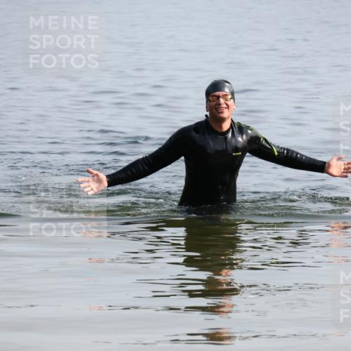 15.06.2025 - 27. Vierlanden-Triathlon Lena Gebhardt http://msf.ph/oto/8048199 15.06.2025 09:00:25 Schwimmen  meine-sportfotos.de