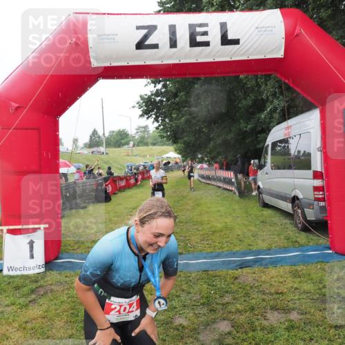 21.06.2025 - 27. Vierlanden-Triathlon MichiJ http://msf.ph/oto/8048200 15.06.2026 14:18:49 Ziel 204, 1216, 1228 meine-sportfotos.de