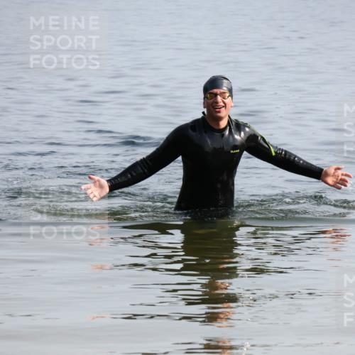 15.06.2025 - 27. Vierlanden-Triathlon Lena Gebhardt http://msf.ph/oto/8048201 15.06.2025 09:00:25 Schwimmen  meine-sportfotos.de