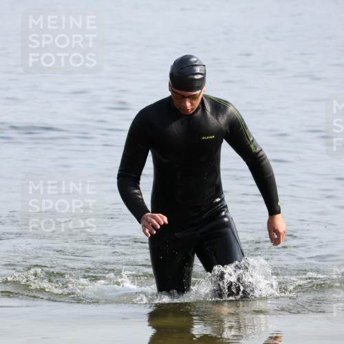 15.06.2025 - 27. Vierlanden-Triathlon Lena Gebhardt http://msf.ph/oto/8048206 15.06.2025 09:00:30 Schwimmen 58 meine-sportfotos.de