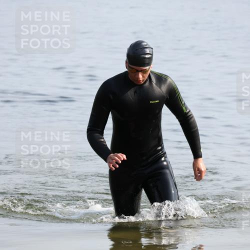 15.06.2025 - 27. Vierlanden-Triathlon Lena Gebhardt http://msf.ph/oto/8048208 15.06.2025 09:00:30 Schwimmen 58 meine-sportfotos.de