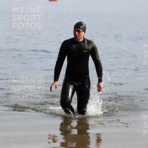 15.06.2025 - 27. Vierlanden-Triathlon Lena Gebhardt http://msf.ph/oto/8048210 15.06.2025 09:00:31 Schwimmen 58 meine-sportfotos.de