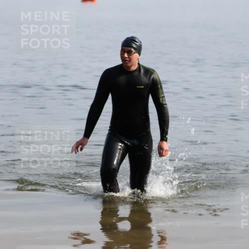 15.06.2025 - 27. Vierlanden-Triathlon Lena Gebhardt http://msf.ph/oto/8048212 15.06.2025 09:00:32 Schwimmen 58 meine-sportfotos.de