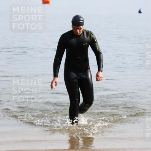 15.06.2025 - 27. Vierlanden-Triathlon Lena Gebhardt http://msf.ph/oto/8048214 15.06.2025 09:00:33 Schwimmen 58 meine-sportfotos.de