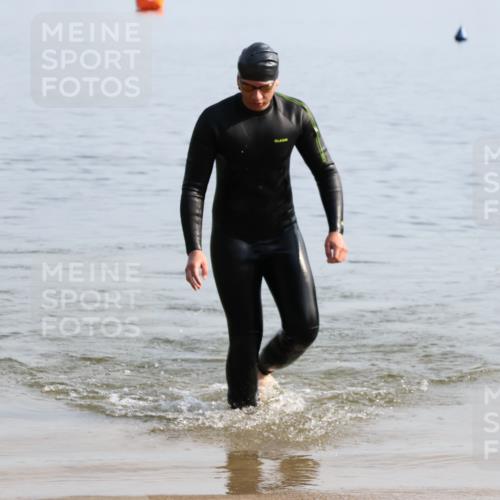 15.06.2025 - 27. Vierlanden-Triathlon Lena Gebhardt http://msf.ph/oto/8048216 15.06.2025 09:00:33 Schwimmen 58 meine-sportfotos.de