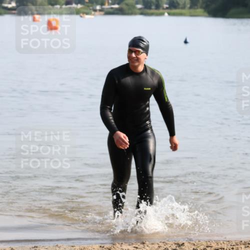 15.06.2025 - 27. Vierlanden-Triathlon Lena Gebhardt http://msf.ph/oto/8048220 15.06.2025 09:00:35 Schwimmen 58 meine-sportfotos.de