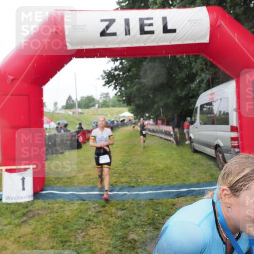 21.06.2025 - 27. Vierlanden-Triathlon MichiJ http://msf.ph/oto/8048222 15.06.2026 14:18:50 Ziel 1216, 1228 meine-sportfotos.de
