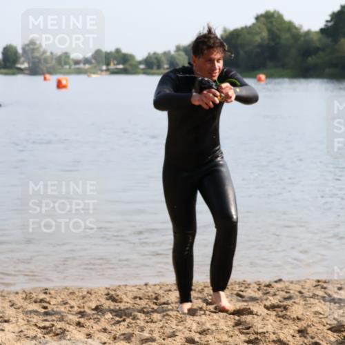 15.06.2025 - 27. Vierlanden-Triathlon Lena Gebhardt http://msf.ph/oto/8048223 15.06.2025 09:00:38 Schwimmen 58 meine-sportfotos.de
