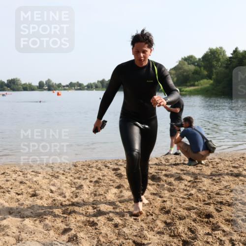 15.06.2025 - 27. Vierlanden-Triathlon Lena Gebhardt http://msf.ph/oto/8048234 15.06.2025 09:00:41 Schwimmen 58, 217 meine-sportfotos.de