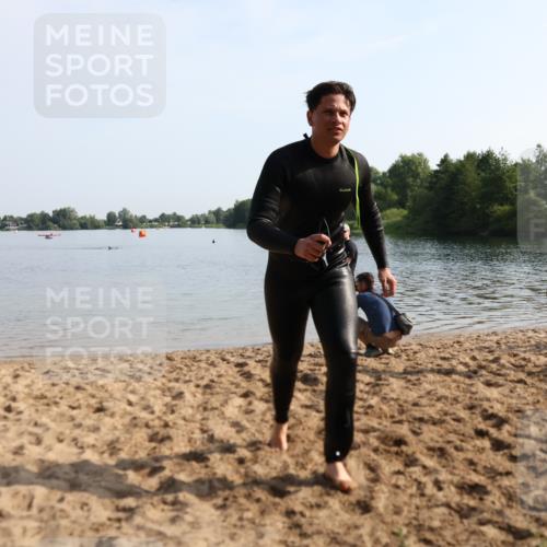 15.06.2025 - 27. Vierlanden-Triathlon Lena Gebhardt http://msf.ph/oto/8048236 15.06.2025 09:00:41 Schwimmen 58, 217 meine-sportfotos.de