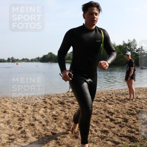 15.06.2025 - 27. Vierlanden-Triathlon Lena Gebhardt http://msf.ph/oto/8048242 15.06.2025 09:00:42 Schwimmen 58, 217 meine-sportfotos.de