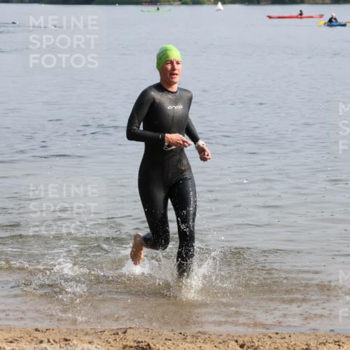 15.06.2025 - 27. Vierlanden-Triathlon Lena Gebhardt http://msf.ph/oto/8048244 15.06.2025 09:00:49 Schwimmen 58, 217 meine-sportfotos.de