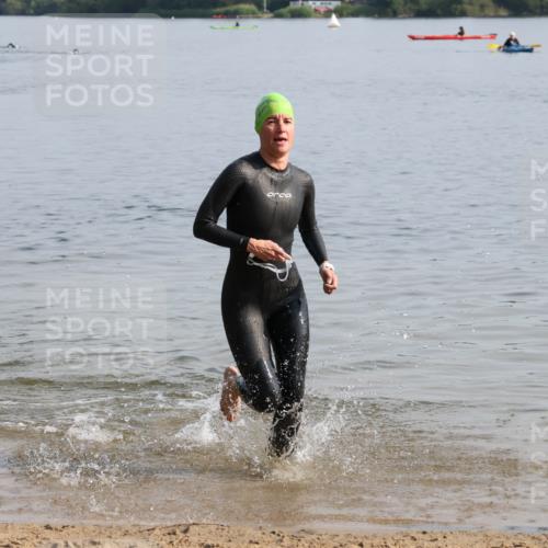 15.06.2025 - 27. Vierlanden-Triathlon Lena Gebhardt http://msf.ph/oto/8048246 15.06.2025 09:00:49 Schwimmen 58, 217 meine-sportfotos.de
