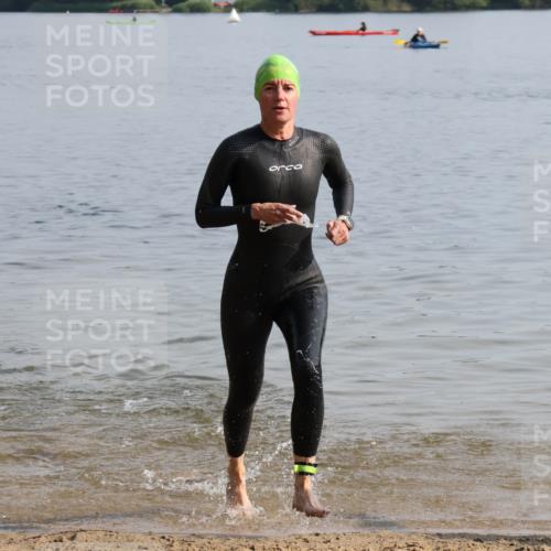 15.06.2025 - 27. Vierlanden-Triathlon Lena Gebhardt http://msf.ph/oto/8048249 15.06.2025 09:00:50 Schwimmen 58, 217 meine-sportfotos.de