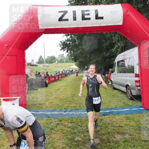 21.06.2025 - 27. Vierlanden-Triathlon MichiJ http://msf.ph/oto/8048250 15.06.2026 14:18:53 Ziel 1216, 1228 meine-sportfotos.de