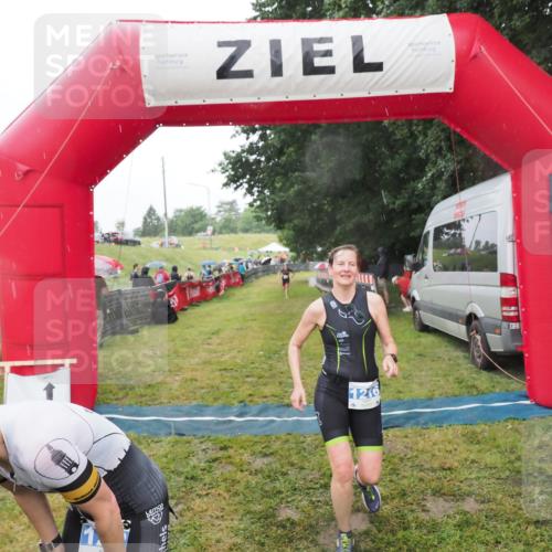 21.06.2025 - 27. Vierlanden-Triathlon MichiJ http://msf.ph/oto/8048252 15.06.2026 14:18:53 Ziel 1216, 1228 meine-sportfotos.de