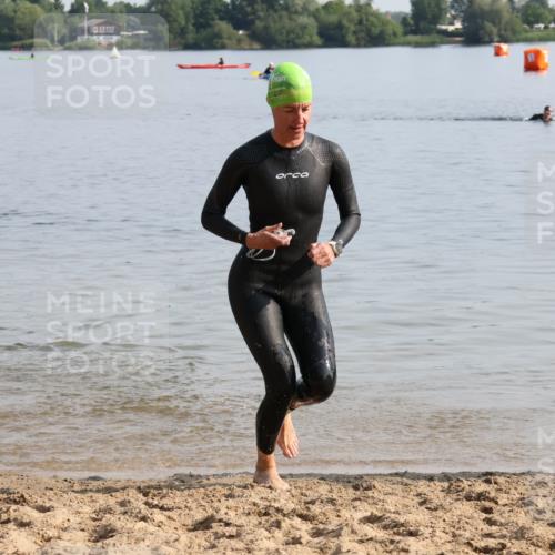 15.06.2025 - 27. Vierlanden-Triathlon Lena Gebhardt http://msf.ph/oto/8048253 15.06.2025 09:00:50 Schwimmen 58, 217 meine-sportfotos.de