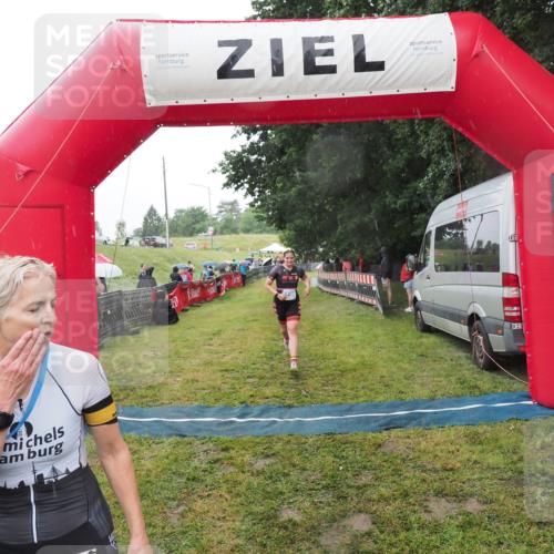 21.06.2025 - 27. Vierlanden-Triathlon MichiJ http://msf.ph/oto/8048254 15.06.2026 14:18:58 Ziel 1196, 1216 meine-sportfotos.de