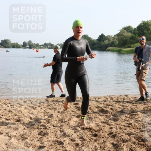 15.06.2025 - 27. Vierlanden-Triathlon Lena Gebhardt http://msf.ph/oto/8048264 15.06.2025 09:00:52 Schwimmen 217 meine-sportfotos.de