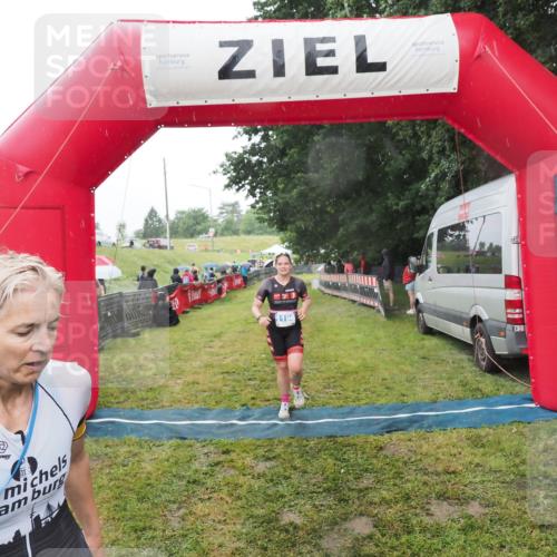 21.06.2025 - 27. Vierlanden-Triathlon MichiJ http://msf.ph/oto/8048265 15.06.2026 14:18:58 Ziel 1196, 1216 meine-sportfotos.de