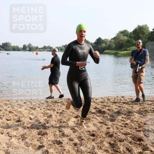 15.06.2025 - 27. Vierlanden-Triathlon Lena Gebhardt http://msf.ph/oto/8048266 15.06.2025 09:00:52 Schwimmen 217 meine-sportfotos.de