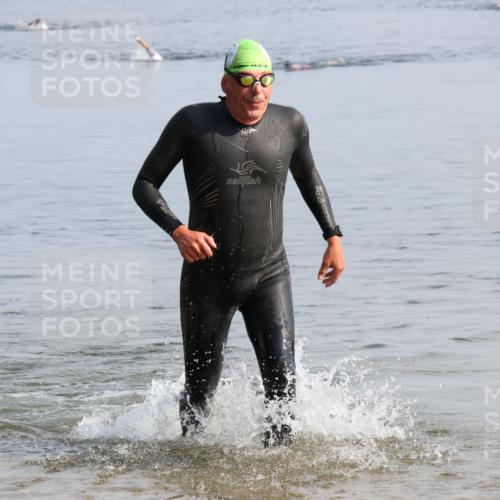 15.06.2025 - 27. Vierlanden-Triathlon Lena Gebhardt http://msf.ph/oto/8048268 15.06.2025 09:00:54 Schwimmen 217 meine-sportfotos.de