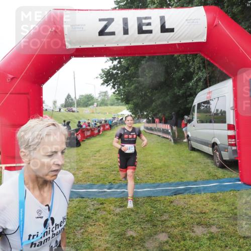 21.06.2025 - 27. Vierlanden-Triathlon MichiJ http://msf.ph/oto/8048269 15.06.2026 14:18:59 Ziel 1196, 1216 meine-sportfotos.de