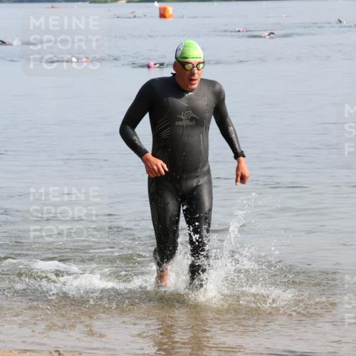 15.06.2025 - 27. Vierlanden-Triathlon Lena Gebhardt http://msf.ph/oto/8048272 15.06.2025 09:00:55 Schwimmen 217 meine-sportfotos.de