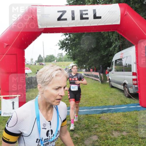 21.06.2025 - 27. Vierlanden-Triathlon MichiJ http://msf.ph/oto/8048273 15.06.2026 14:18:59 Ziel 1196, 1216 meine-sportfotos.de