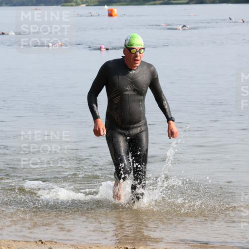 15.06.2025 - 27. Vierlanden-Triathlon Lena Gebhardt http://msf.ph/oto/8048274 15.06.2025 09:00:55 Schwimmen 217 meine-sportfotos.de