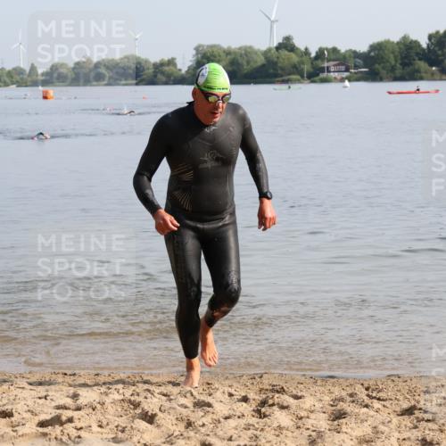 15.06.2025 - 27. Vierlanden-Triathlon Lena Gebhardt http://msf.ph/oto/8048279 15.06.2025 09:00:57 Schwimmen 217 meine-sportfotos.de